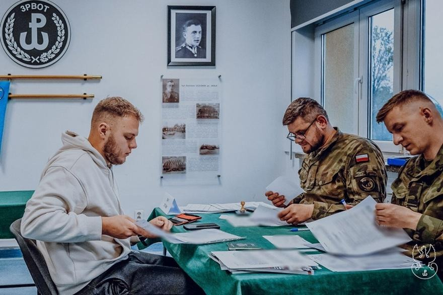 Kwalifikacja wojskowa bez stresu: co zabrać i czego spodziewać się na miejscu