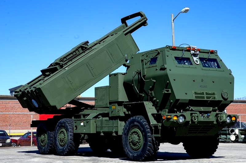 Wyrzutnia HIMARS: zasięg, precyzja i wpływ na pole walki